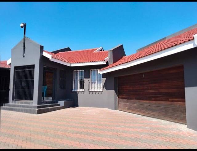 5 BEDROOM HOUSE FOR SALE IN LODEYKO